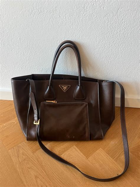 dubkelbraun goldene prada tasche|Damen.